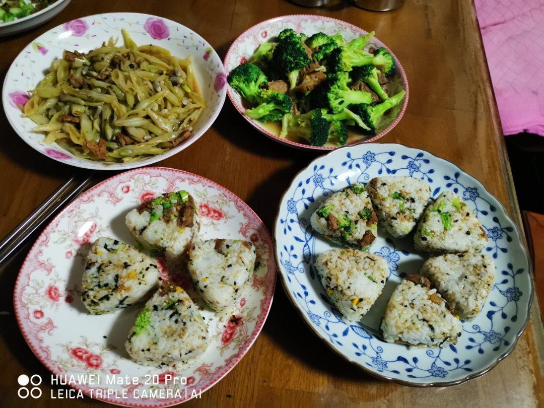 小盆友超爱的肉松饭团子