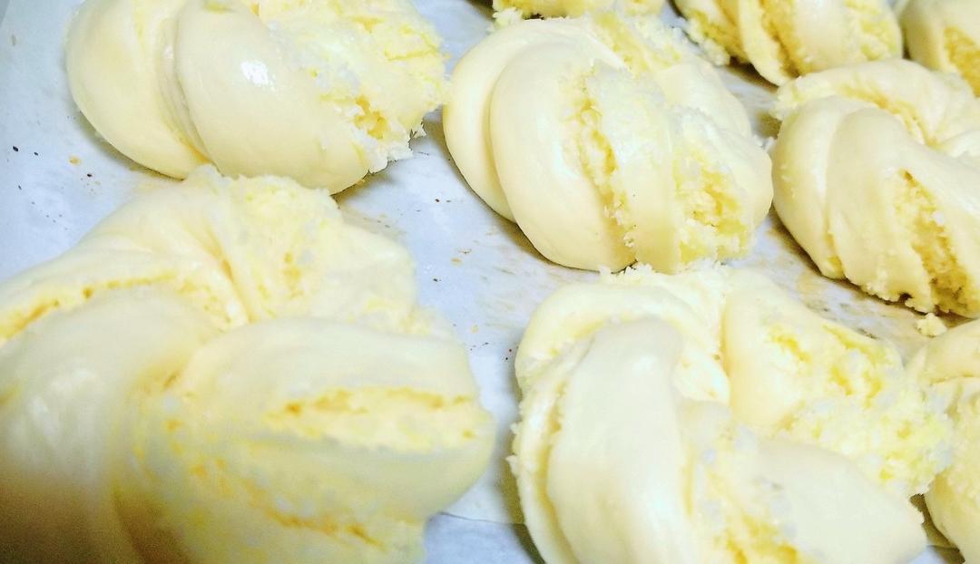 新手就能成功的【椰蓉面包卷】-手揉出膜