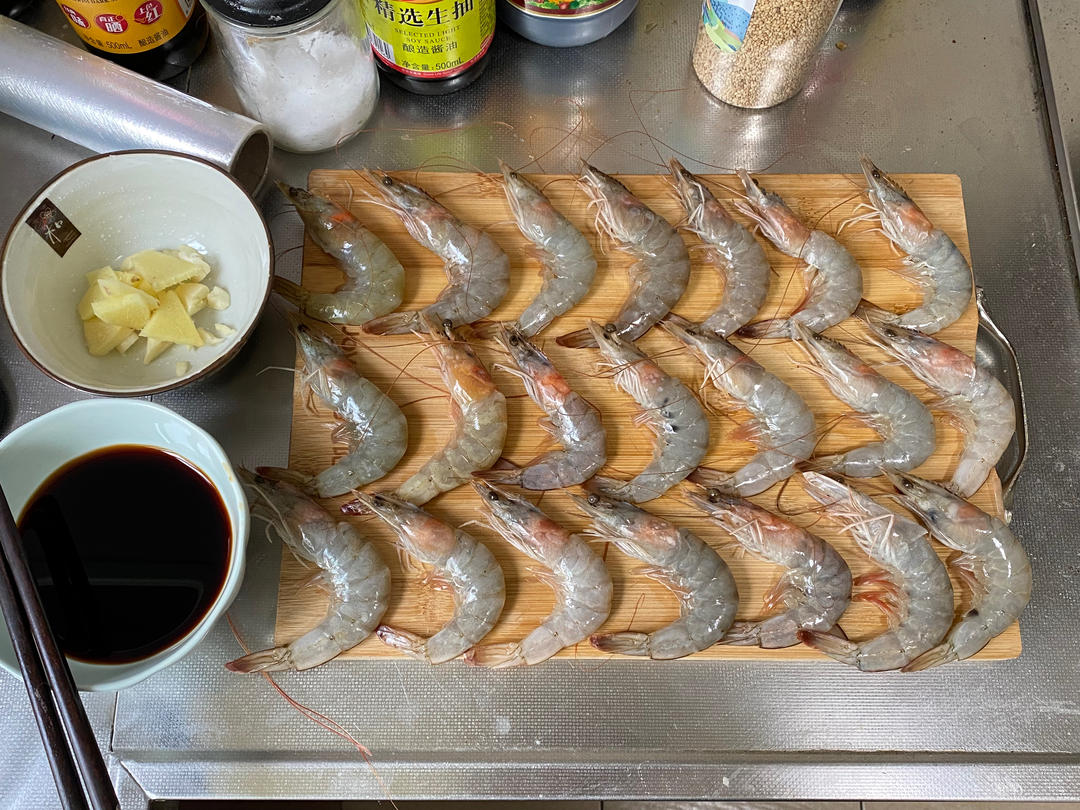 香到舔盘的油焖大虾（详解如何清理好一只虾）
