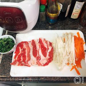 胡萝卜金菇肥牛卷（烤箱版）的做法 步骤1
