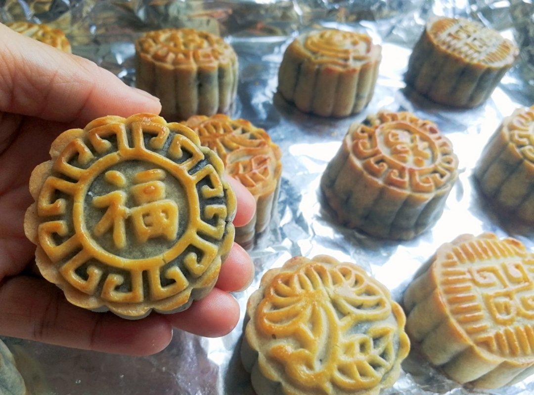 广式月饼—蛋黄莲蓉月饼