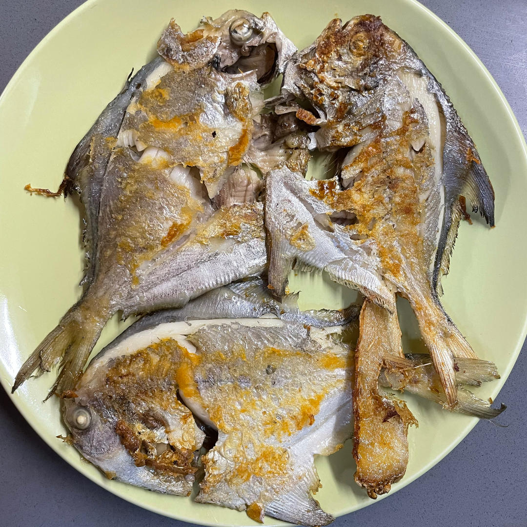 完美版干煎鲳鱼，皮不破、肉不碎、外香里嫩。