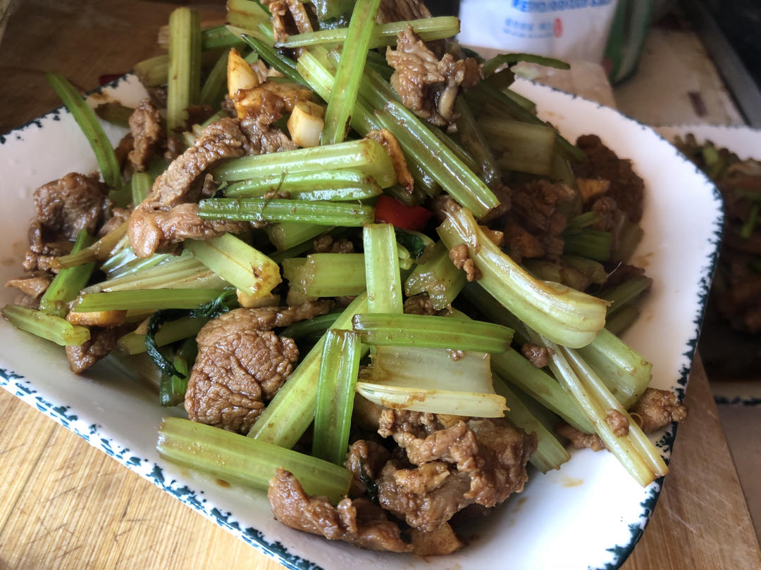 ㊙️家常菜‼️芹菜小炒牛肉‼️牛肉超级嫩滑哟