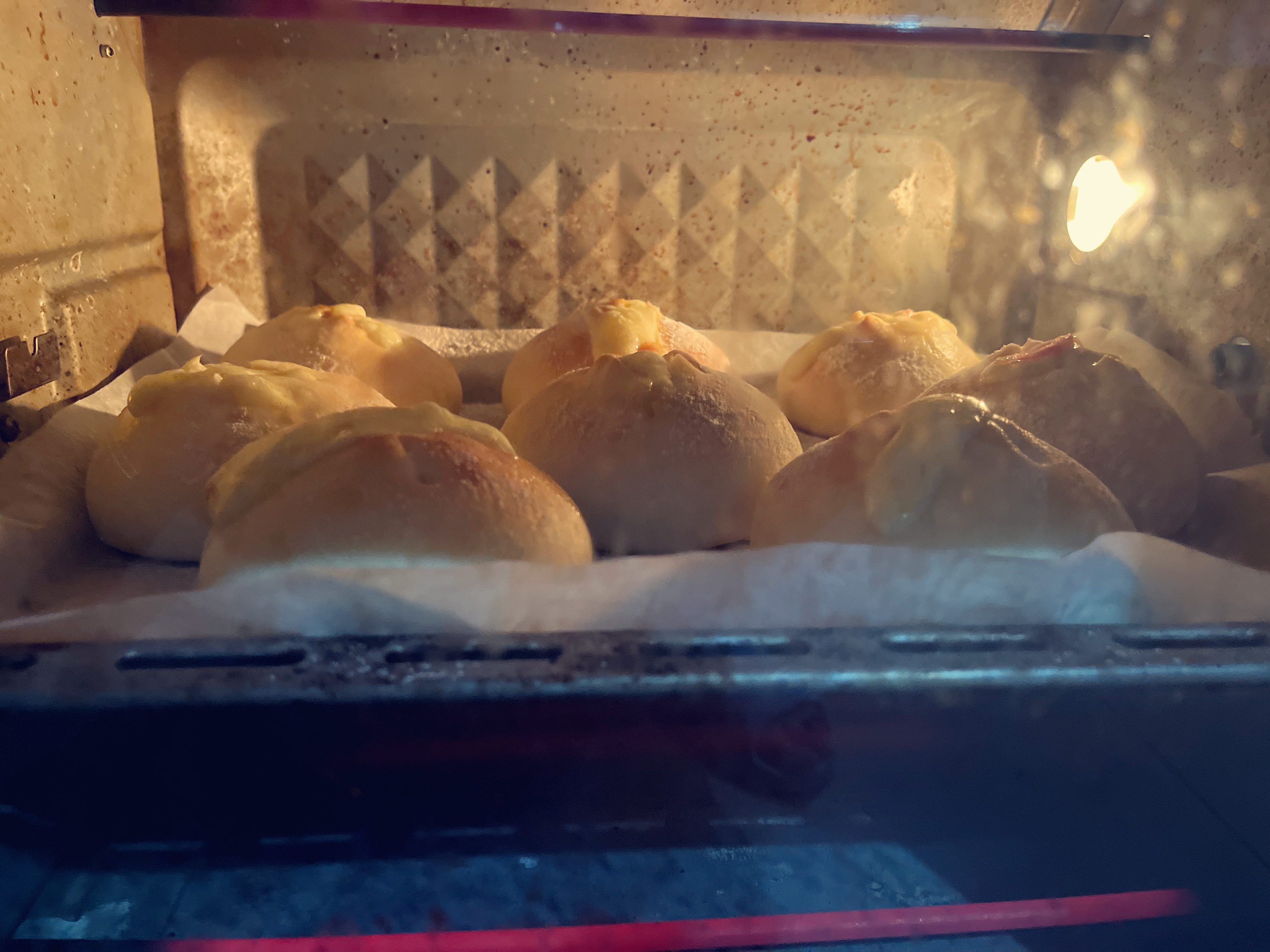 (超好吃的咸口面包）爆浆培根芝士面包