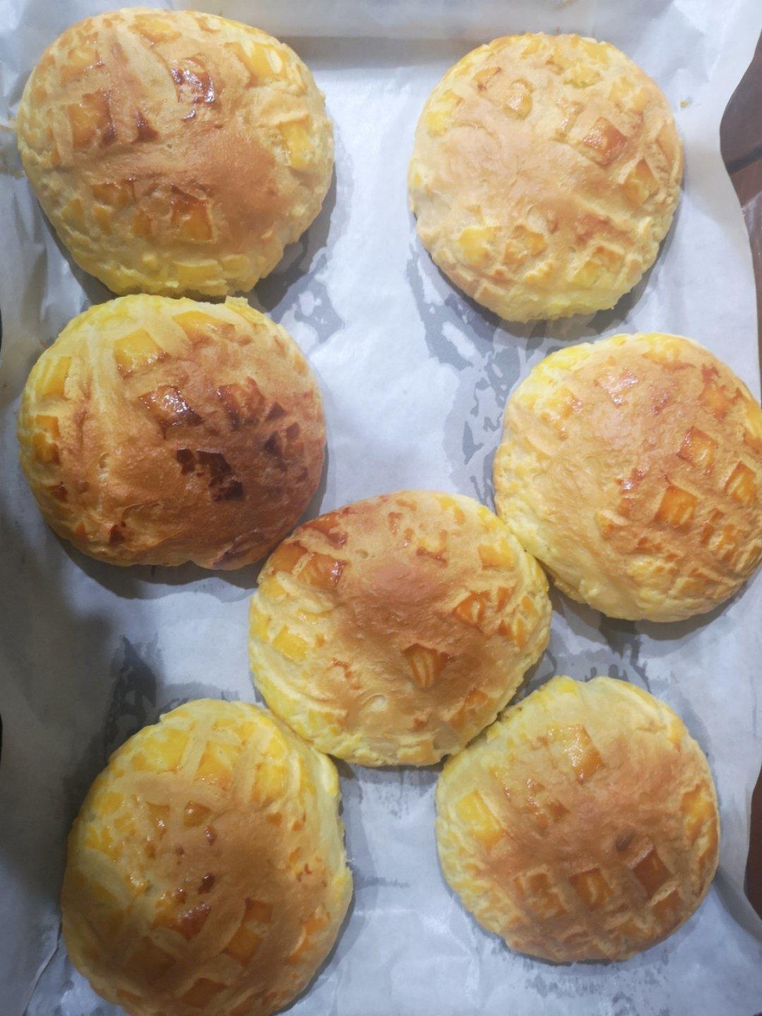 好吃到炸裂的港式菠萝包（附带制作酥皮的小视频）