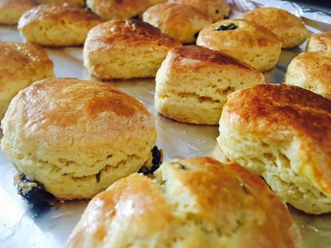 超级松软完美裂纹的司康-English scones
