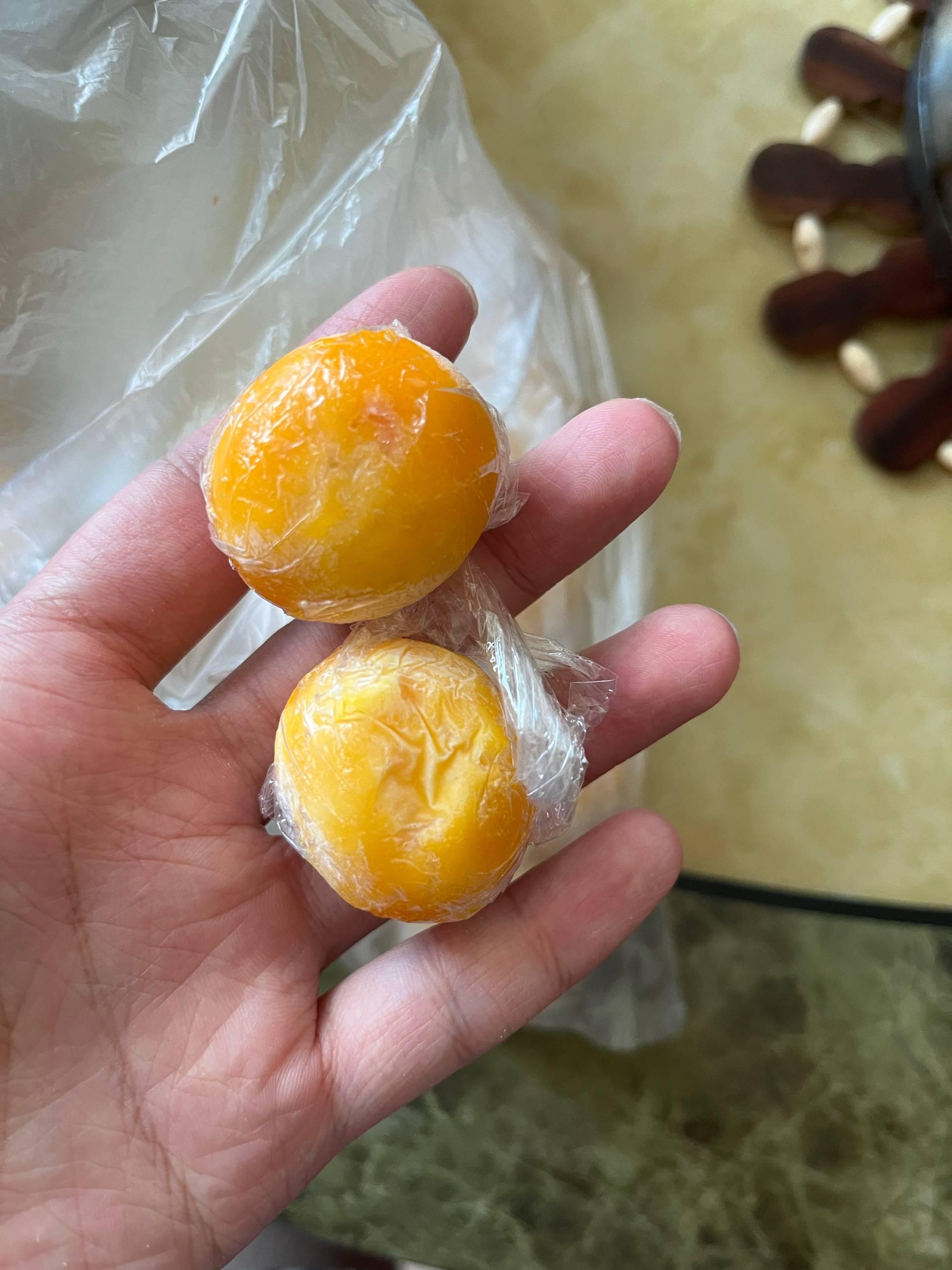 如何保存生的咸鸭蛋黄？