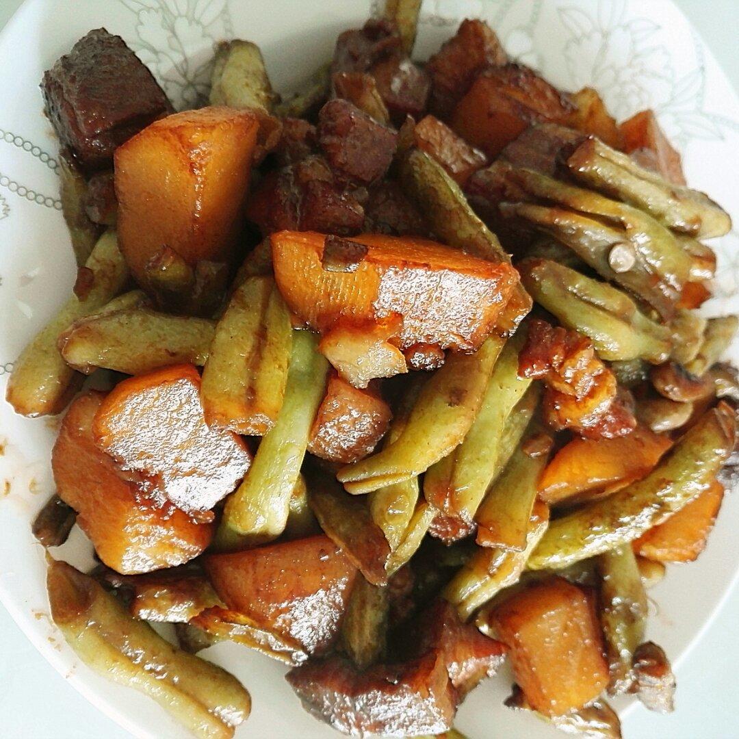 土豆芸豆五花肉