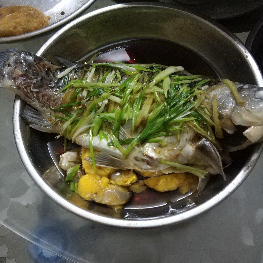 厨师长教你：“清蒸鲫鱼”的家常做法，营养又美味