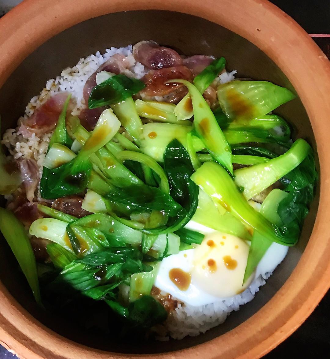 广式腊味煲仔饭