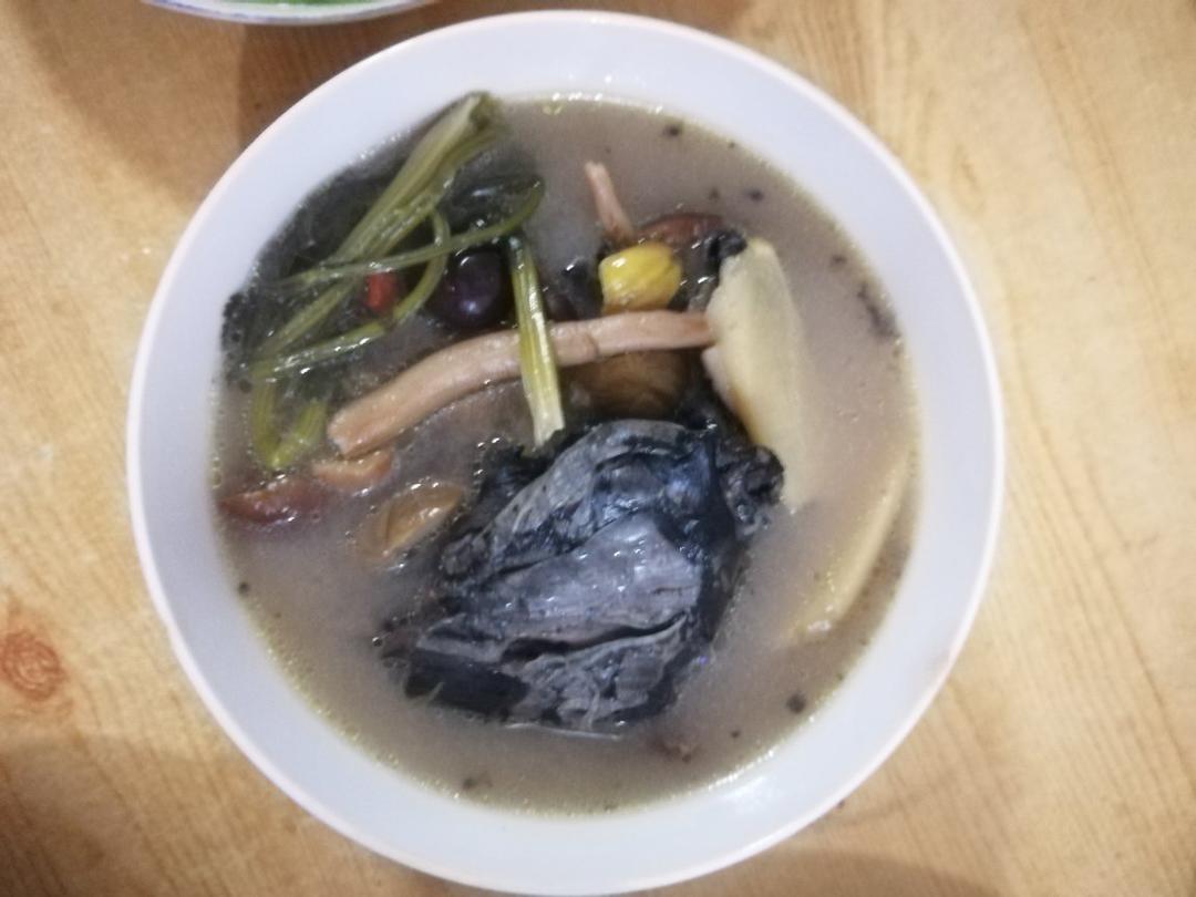 冬季滋补乌鸡汤