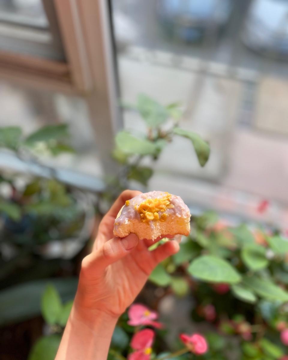 顶着肉松和咸蛋黄的桂花芋泥蛋糕