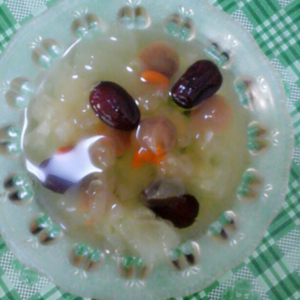 桂圆红枣银耳莲子羹