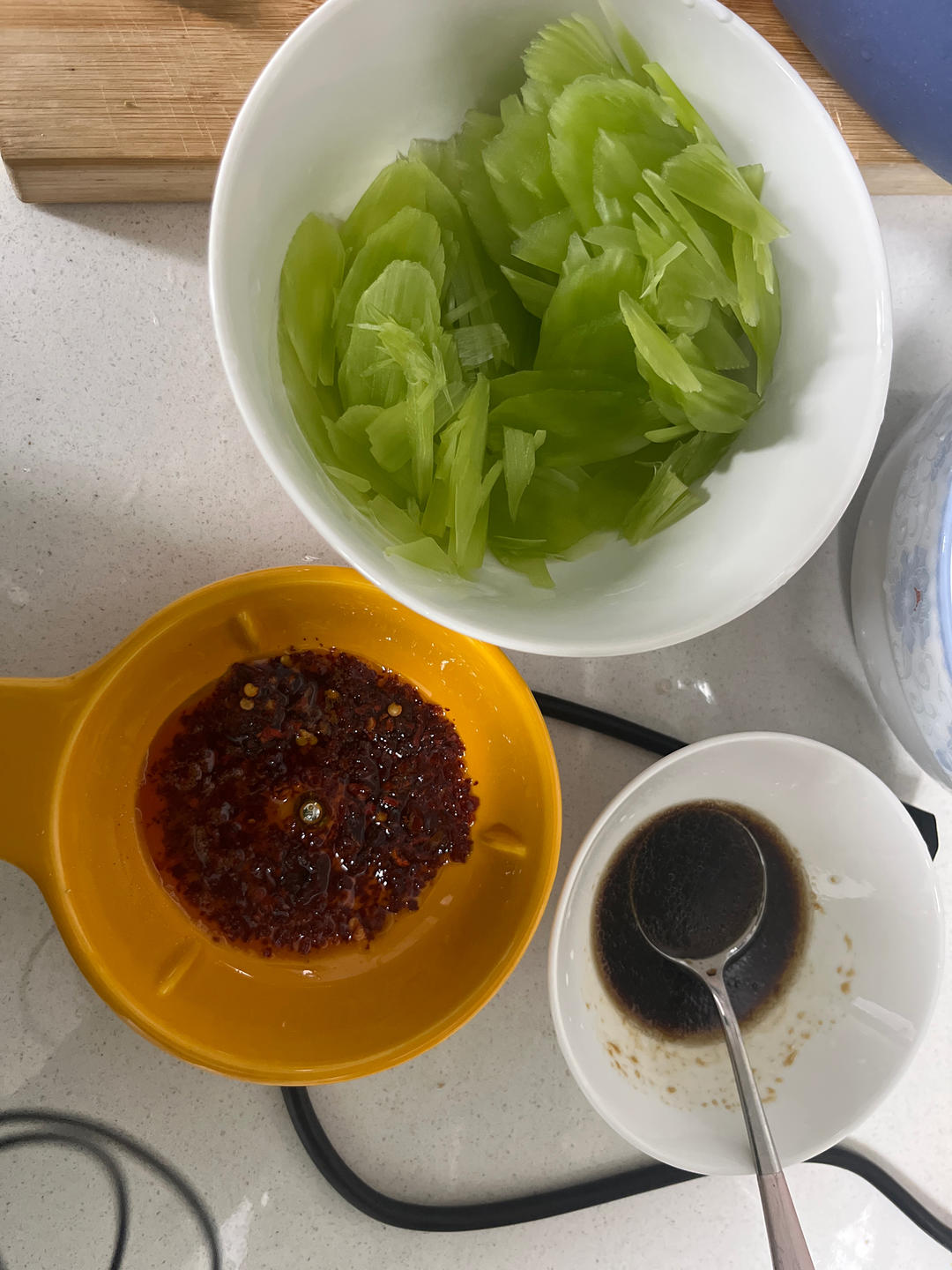 10分钟搞定的快手凉拌菜，清脆爽口的凉拌莴笋丝
