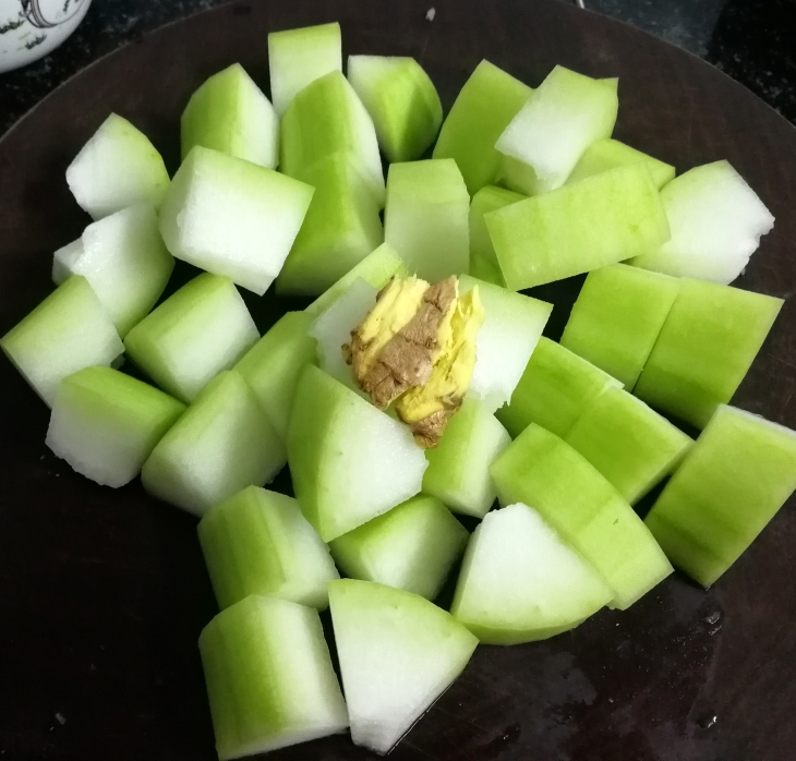冬瓜薏米排骨汤的做法 步骤2