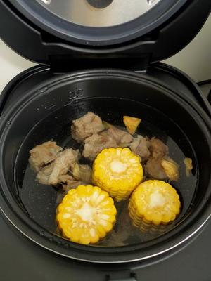 排骨冬瓜玉米汤（电饭煲）的做法 步骤3