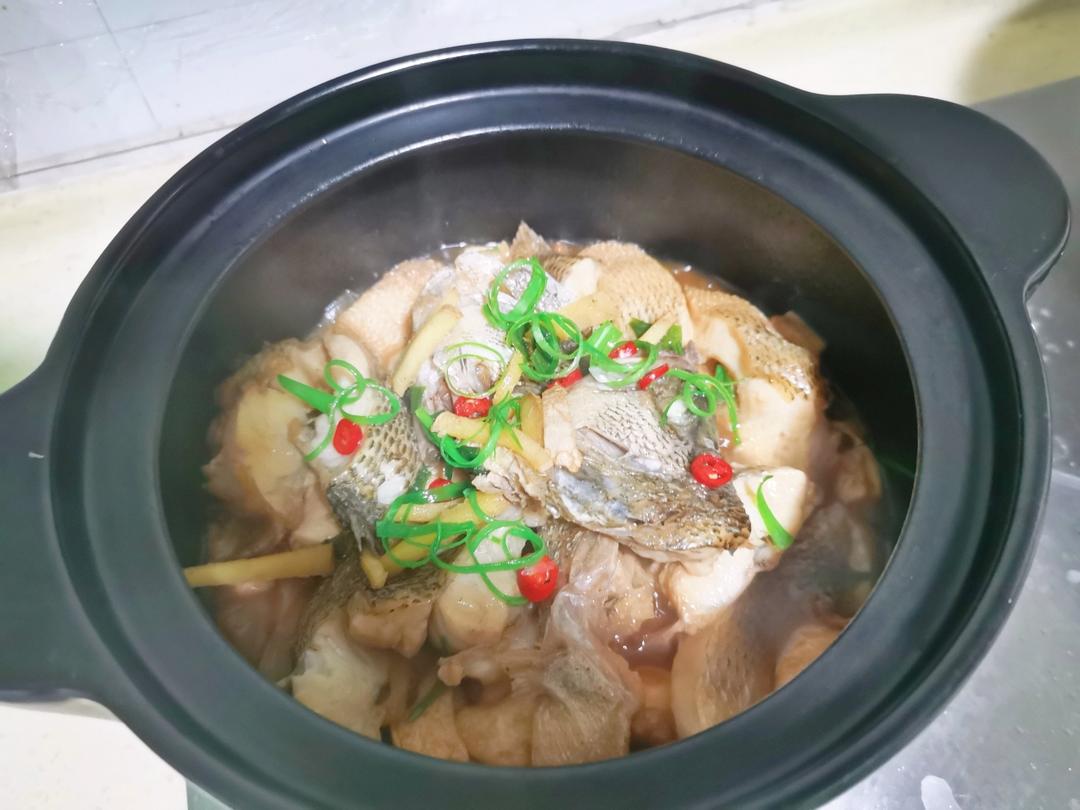 鲜嫩豆腐鲈鱼煲