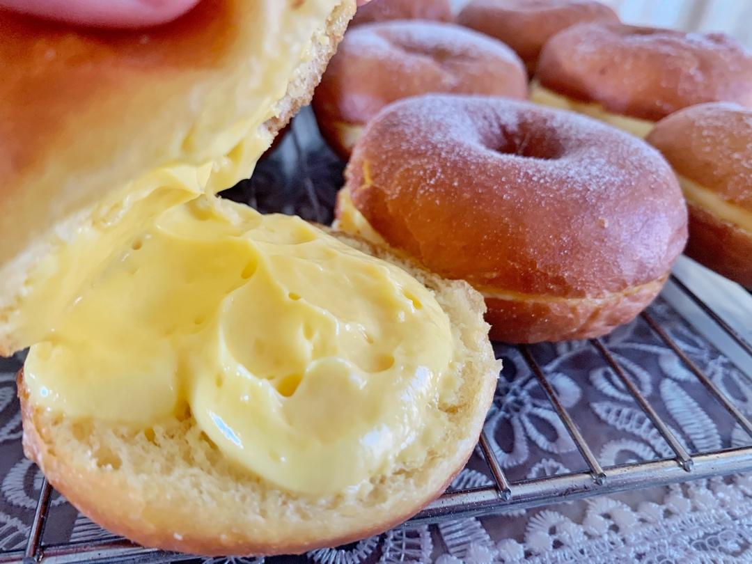 好吃到哭泣的甜甜圈VANILLA CREAM-FILLED DOUGHNUTS