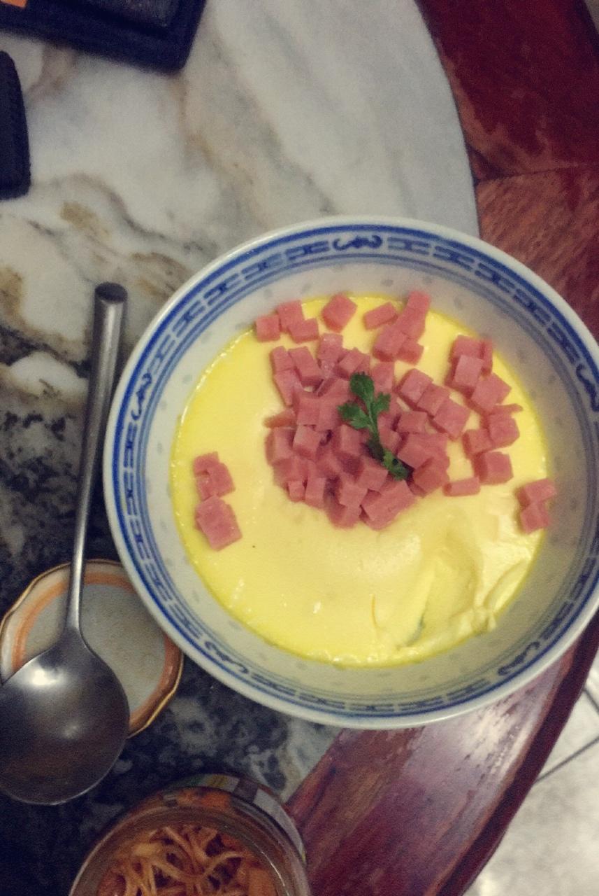 越狱的红烧肉做的火腿肠蒸蛋