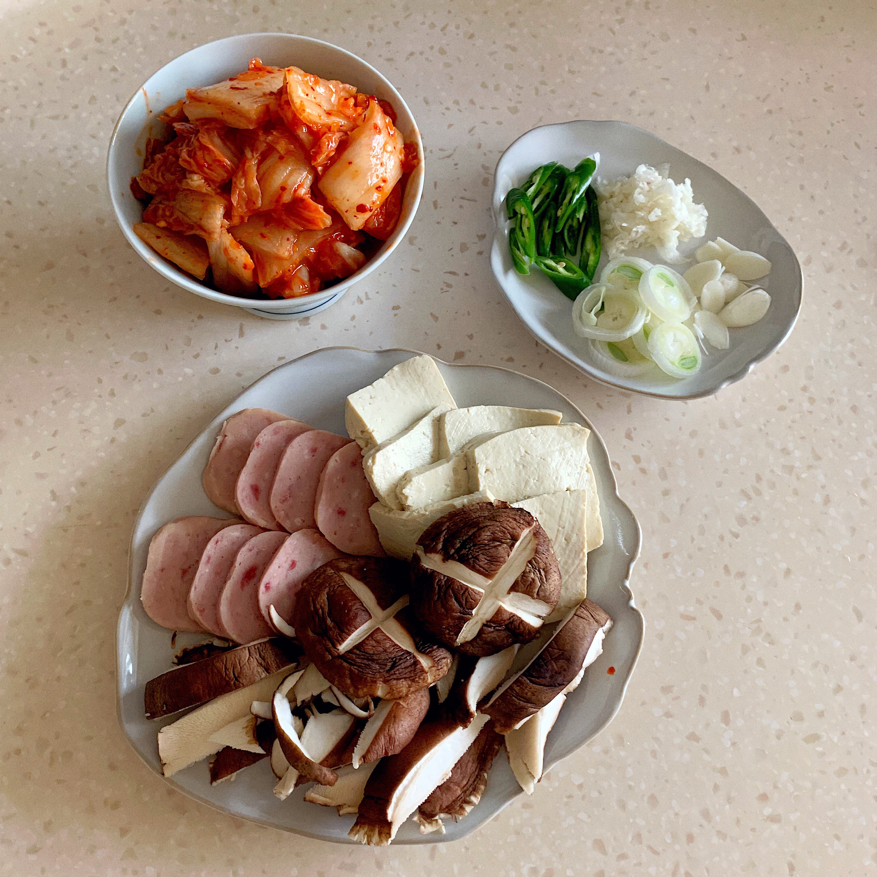 【白钟元】品质的泡菜火锅 Kimchi Stew的做法 步骤1