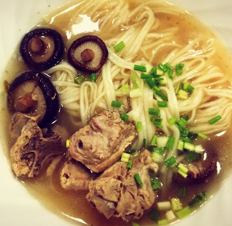 胖丁的小事做的高汤排骨面