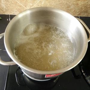 苦瓜肉圆海鲜汤的做法 步骤3