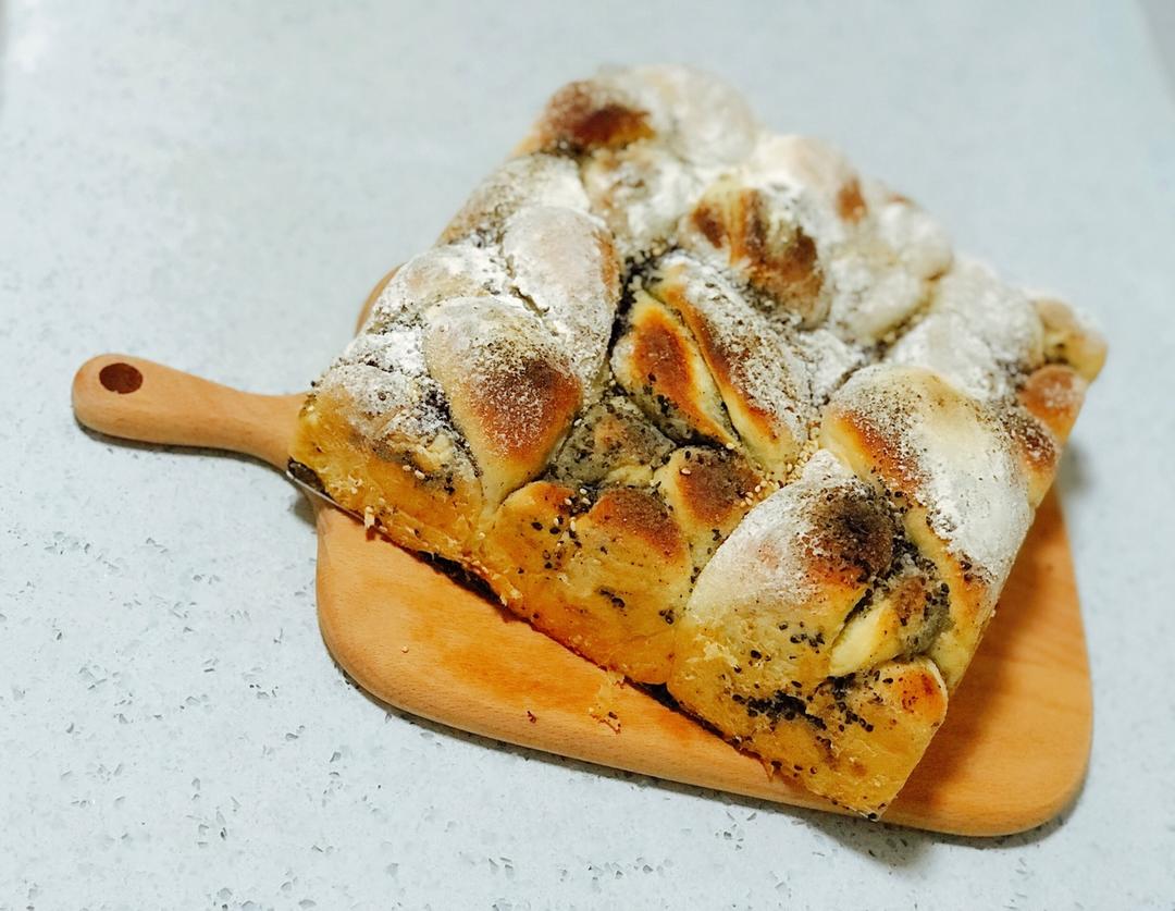 黑芝麻奶酥排包