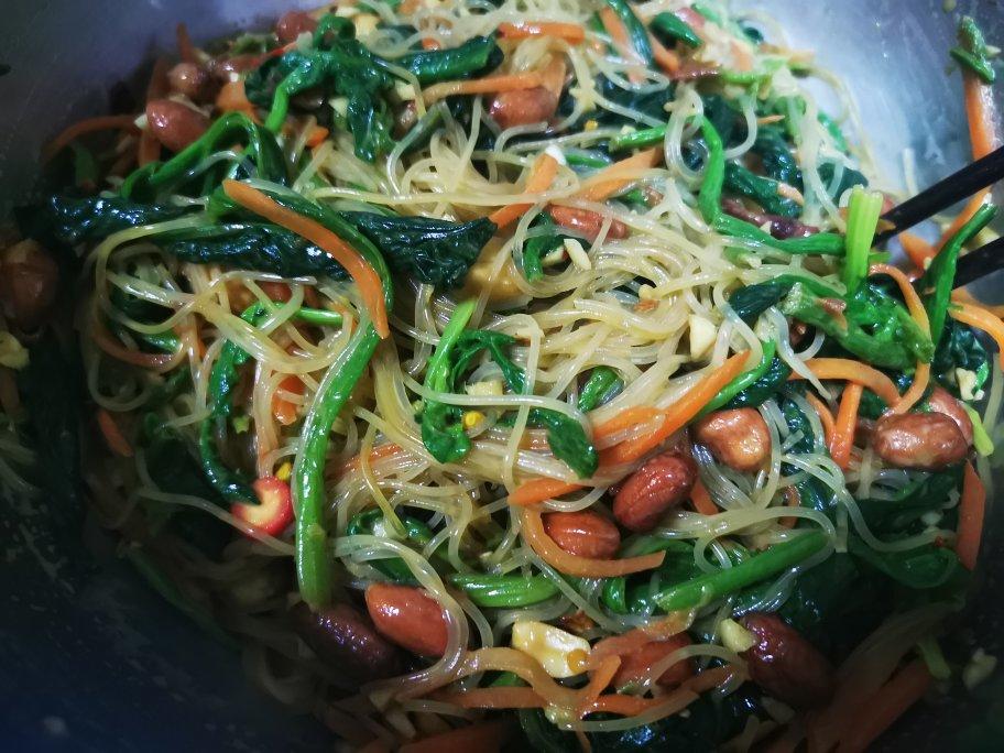 开胃爽口又营养的菠菜拌粉丝