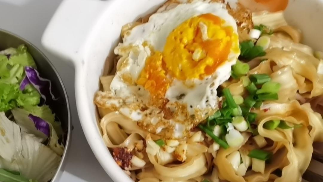 陕西正宗油泼面，简单快手，好吃到灵魂出窍