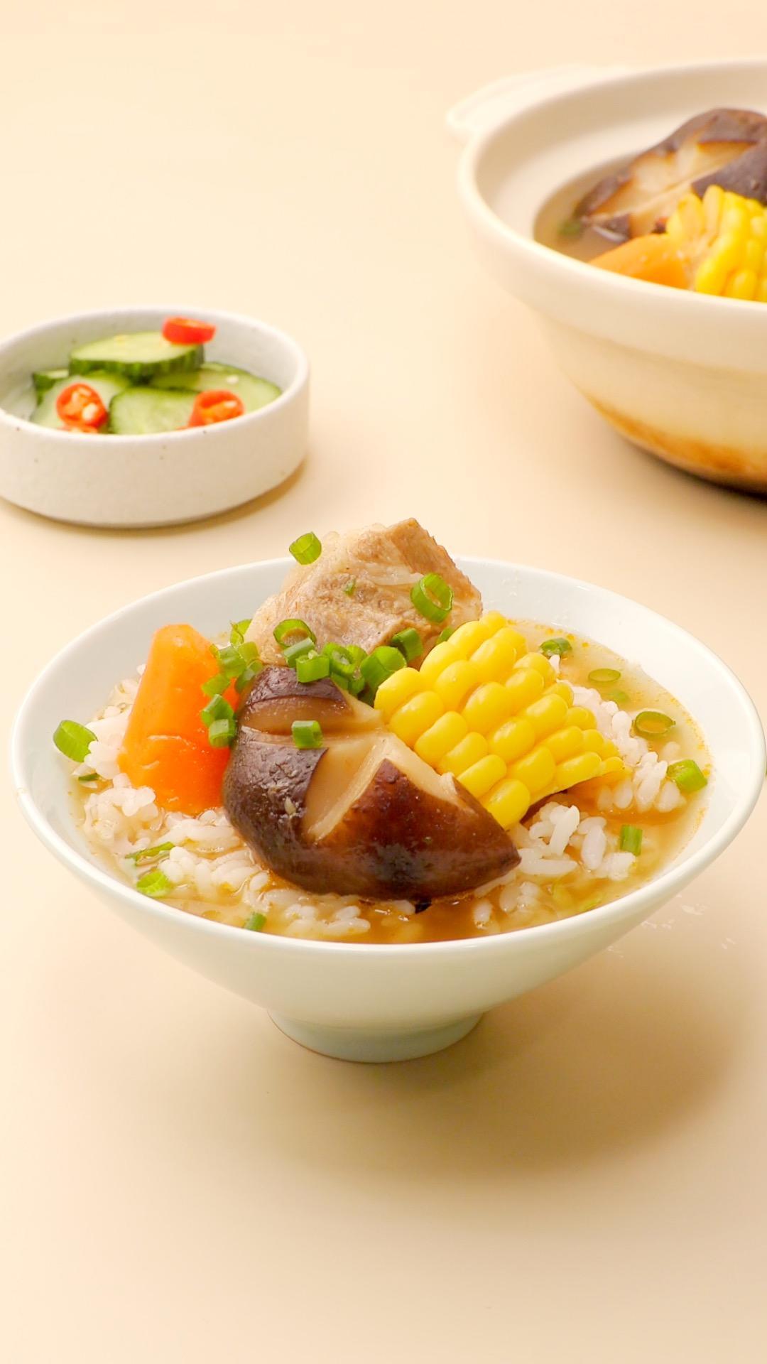 番茄玉米排骨汤的做法