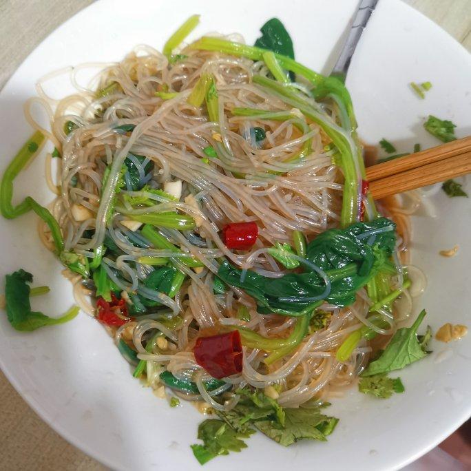 🌼神仙吃法㊙️菠菜凉拌粉丝，真的会一口上瘾。