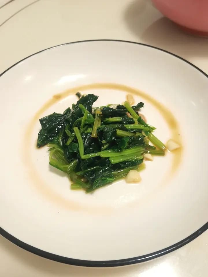 凉拌菠菜(家传秘方)