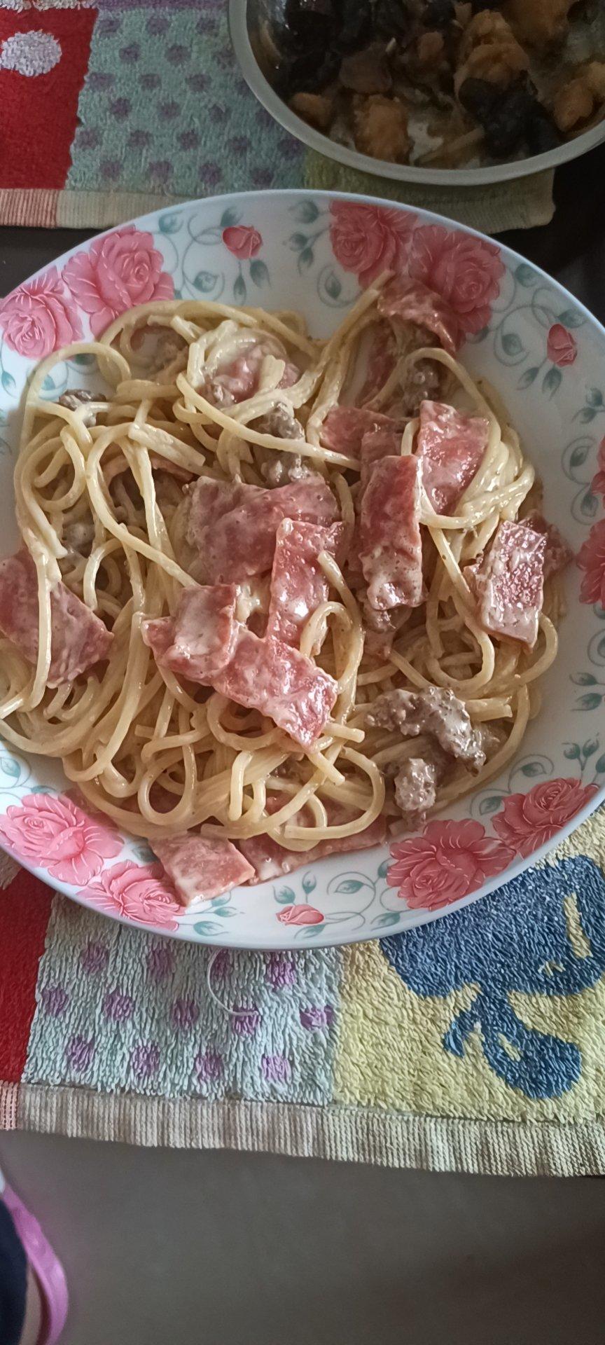 白汁蘑菇培根意粉