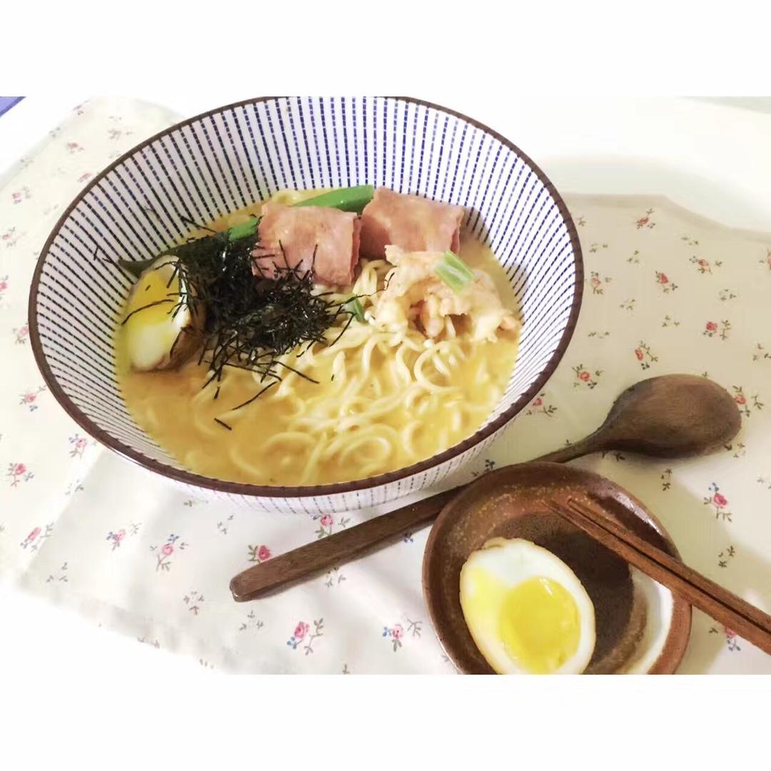 满足食欲的深夜秘密 森系浓香泡面
