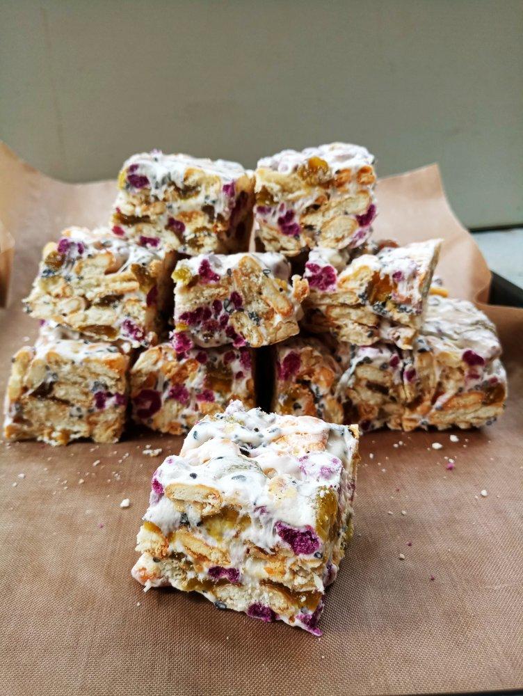 不会那么甜的雪花酥。