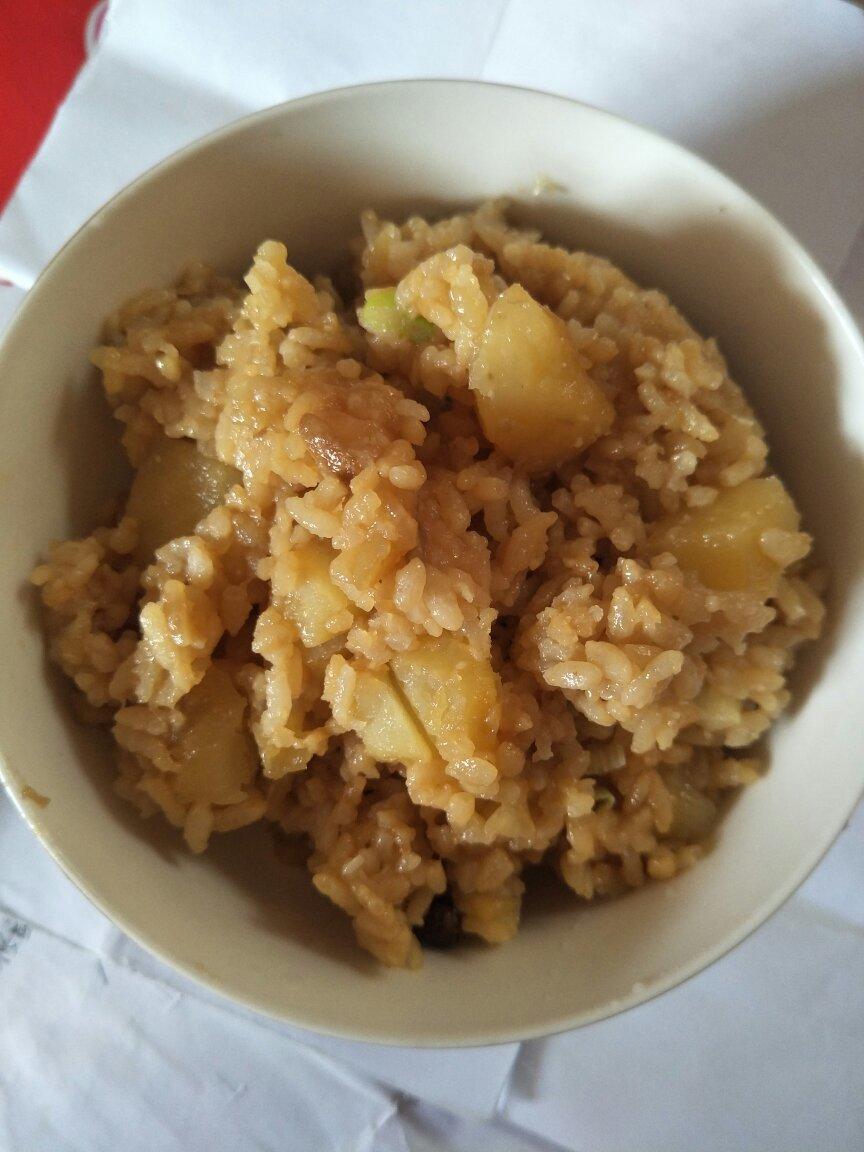 土豆焖饭（电饭锅版）