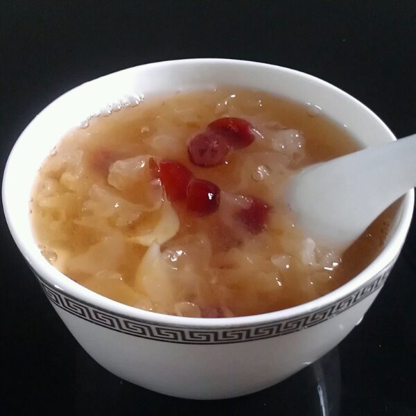 蔓越莓桃胶银耳羹