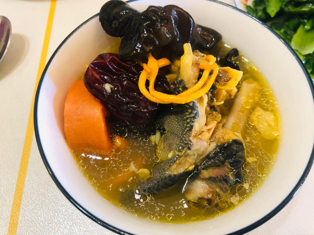 虫草花炖鸡汤