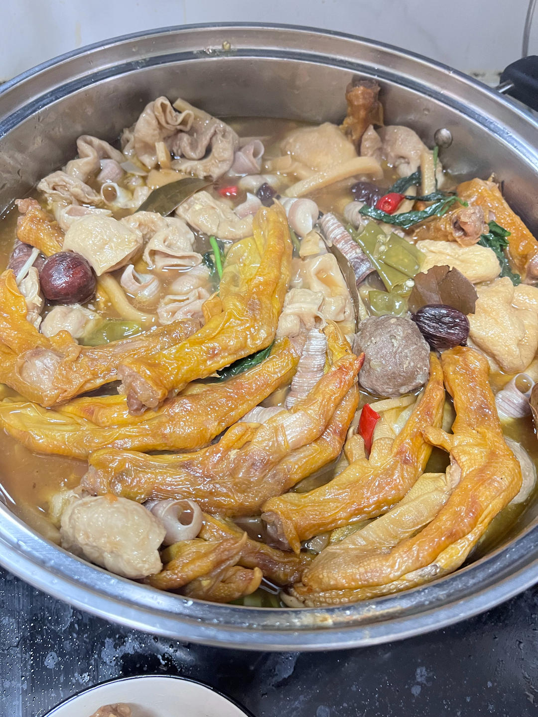 鸭脚煲😋肥肠煲