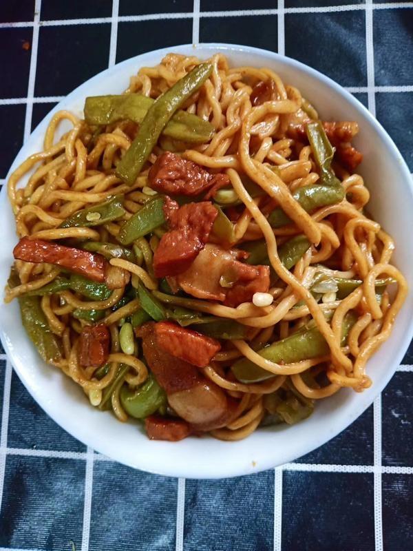 五花肉豆角土豆焖面