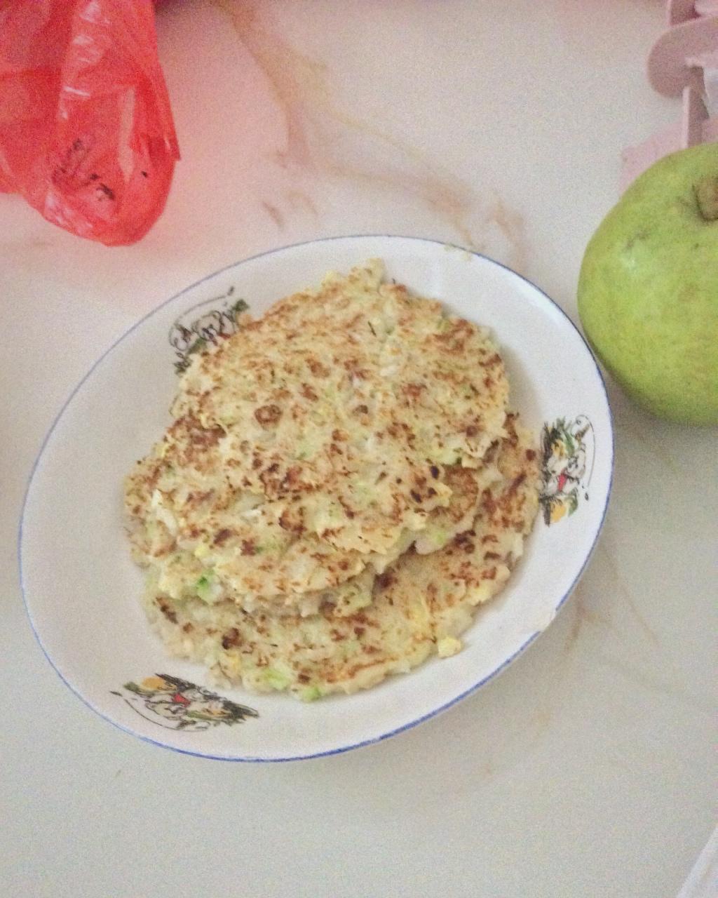 宝宝吃饭难上天？你只需这样花点小心思！
鲜虾蔬菜米饼