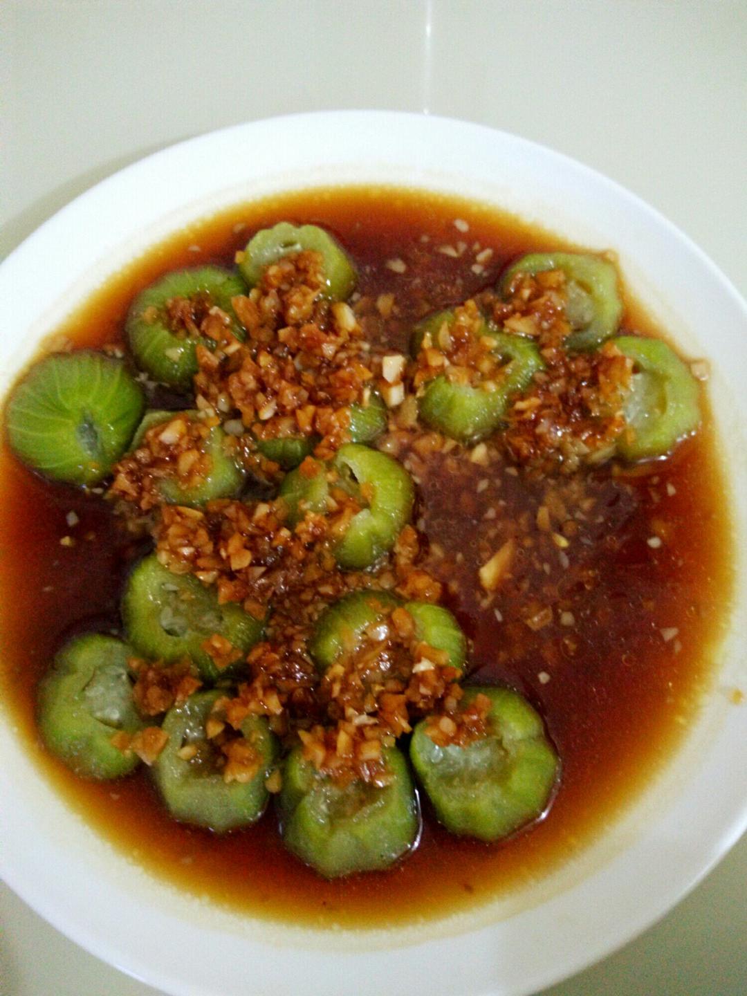 只需要五分钟就可以的美味蒜蓉蒸丝瓜