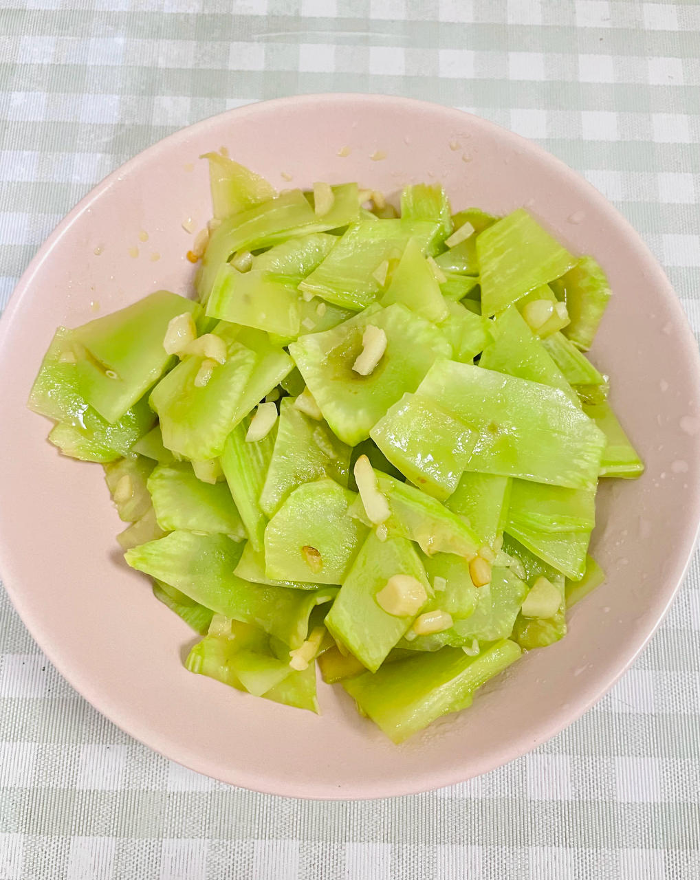 清炒菱形莴苣片