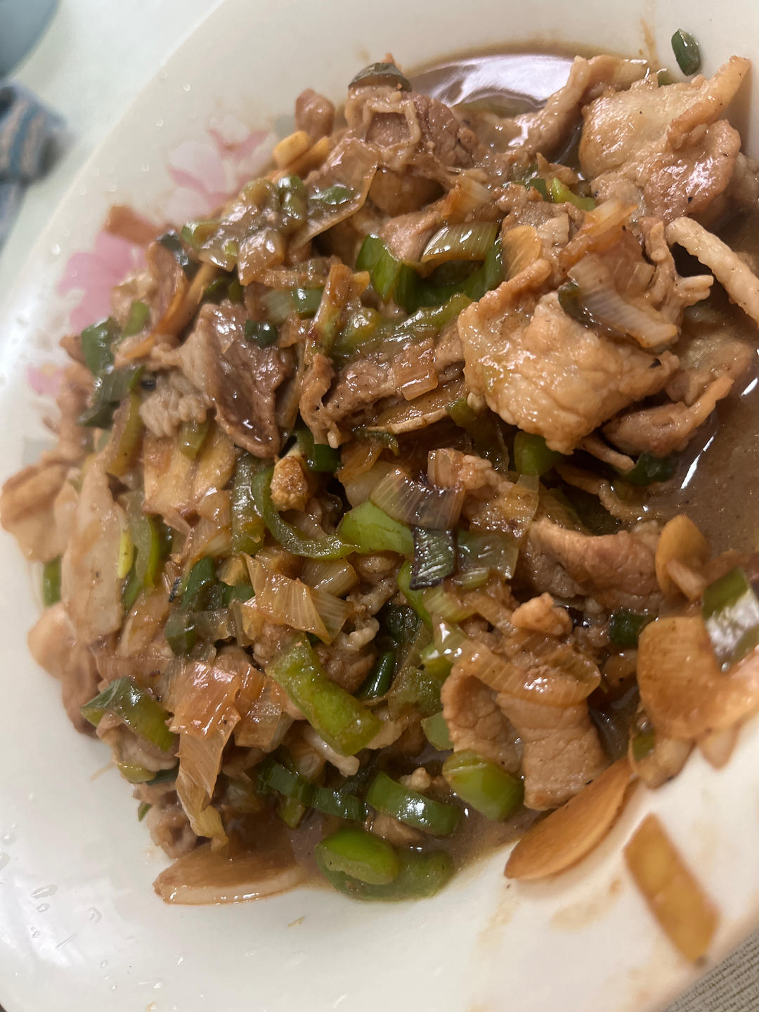 超级下饭米饭扒光光——葱爆五花肉片