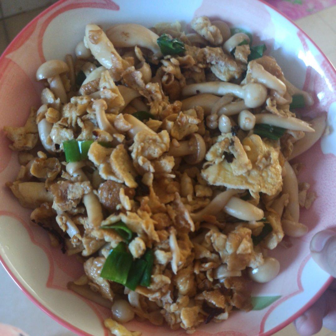 鸡蛋炒海鲜菇