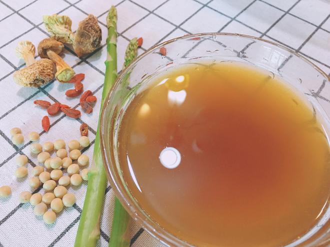 姬松茸芦笋枸杞黄豆汤（养护血管）的做法