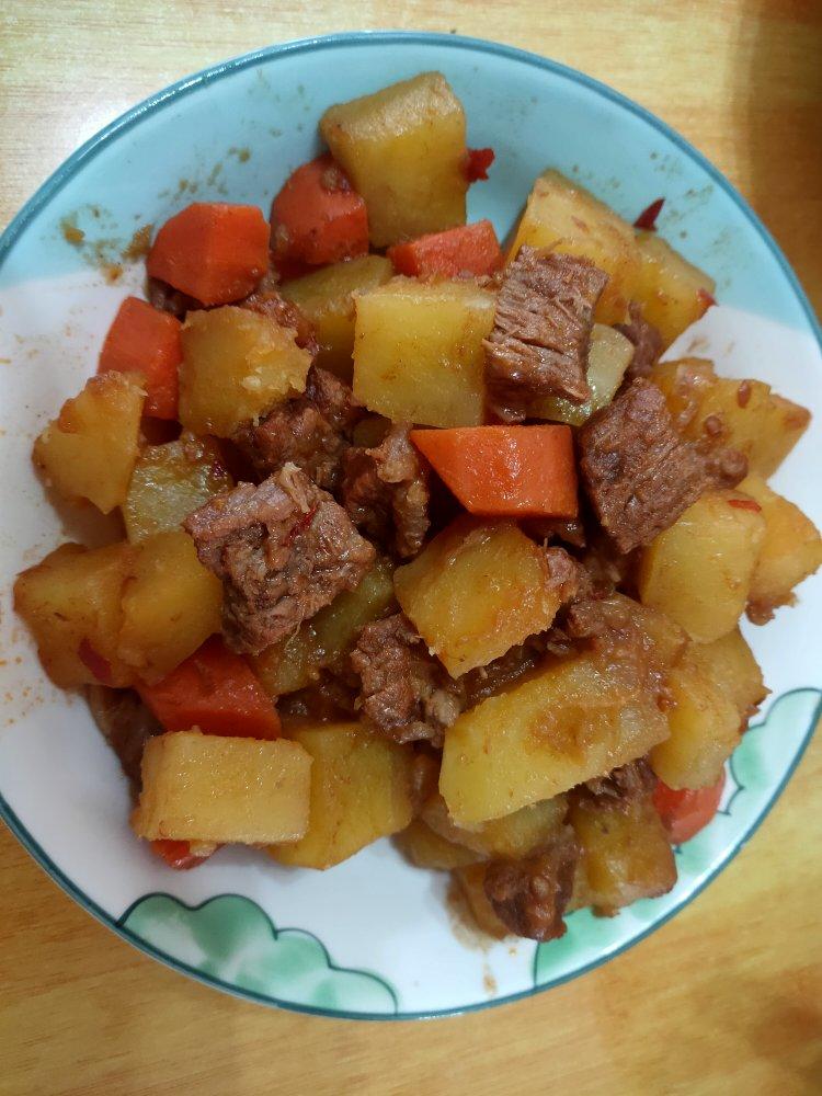 土豆焖牛腩