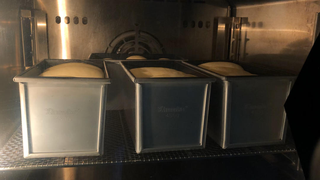 奶香纯粹的重料淡奶油吐司