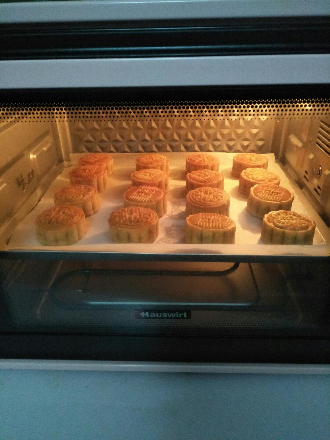 广式月饼—蛋黄莲蓉月饼