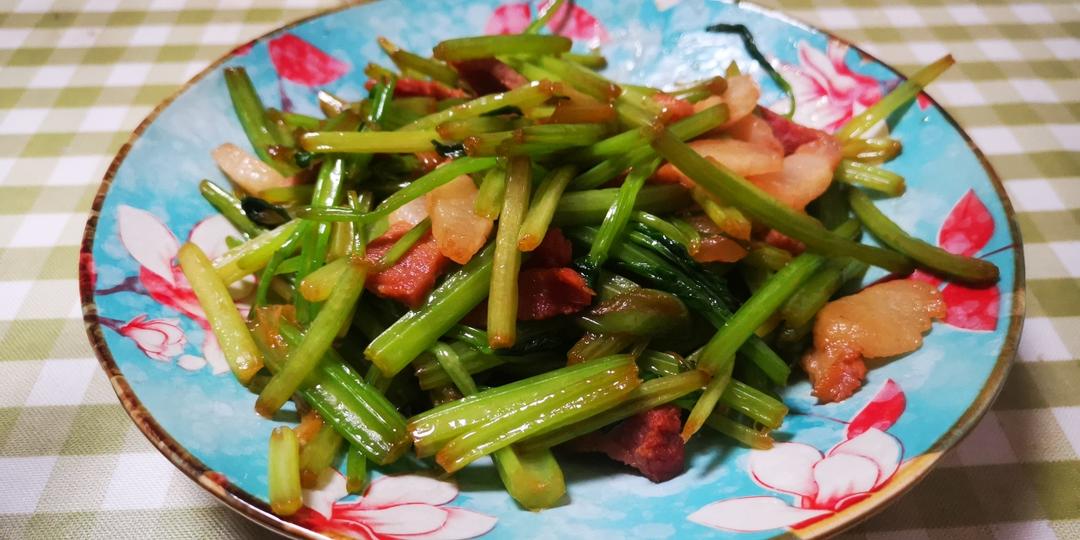 腊肉炒芹菜